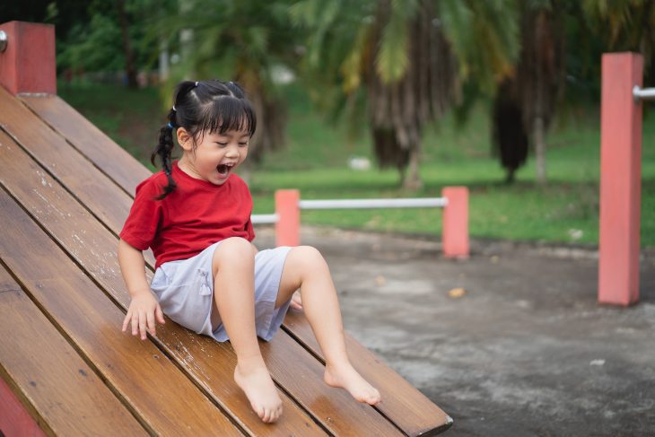 8 brinquedos clássicos de parquinho infantil que sempre fazem sucesso 